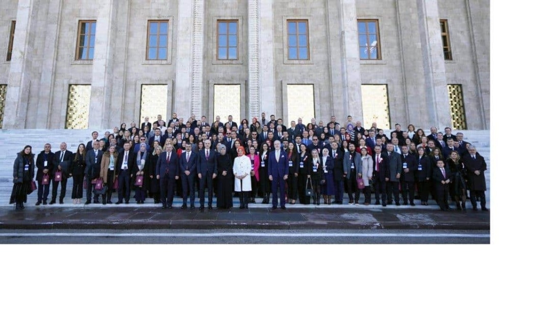 TBMM BAŞKANI KURTULMUŞ, BAKAN TEKİN VE BERABERİNDEKİ ÖĞRETMENLERİ MECLİS'TE AĞIRLADI